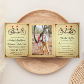  Rustic Cute Tandem Bicycle Weddenfoto Drieluik Uitnodiging