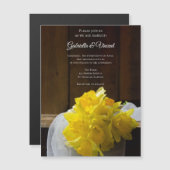 Rustic Daffodils en Barn Wood Country Weddenschap Magnetische Uitnodiging (Voorkant / Achterkant)
