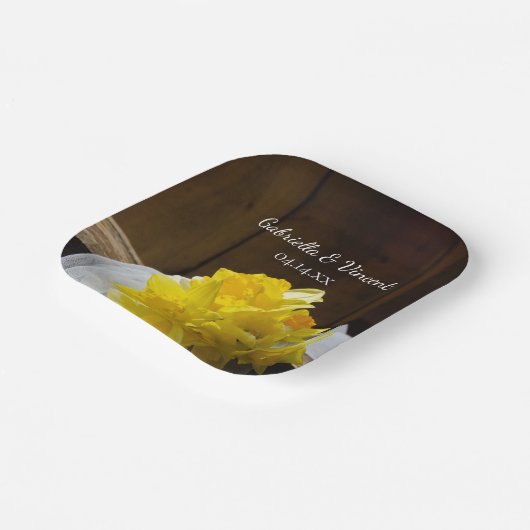 Rustic Daffodils en Barn Wood Country Weddenschap Papieren Bordje (Gebogen)