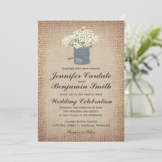 Rustic Daisies Double Hearts Burlap Wedding Invite Kaart (Staand voorkant)