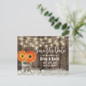 Rustic Daisy Floral Jar Wedding Save the Date Aankondigingskaart (Staand voorkant)
