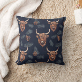 Rustic Dark en Moody Highland Koe Christmas Kussen