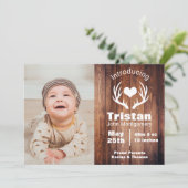 Rustic Deer Antlers Barn Wood Geboorteaankondiging Kaart (Staand voorkant)