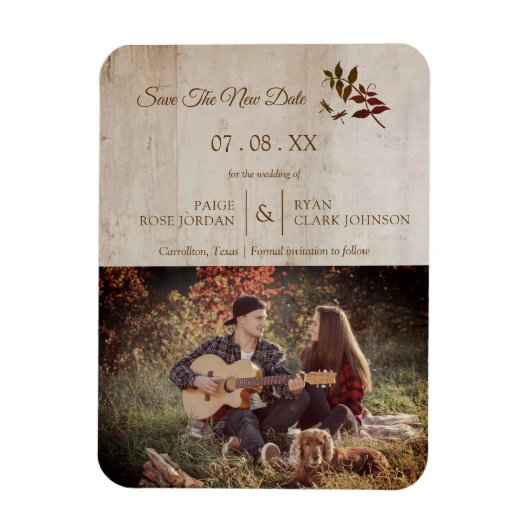Rustic Dragonfly on Wood met Engaged Couple Photo Magneet (Verticaal)