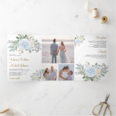 Rustic Dusty Blue en Ivory Floral Wedding Drieluik Uitnodiging (Binnen)