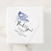 rustic dusty blue roses and other flowers bedankjes labels (In situ)