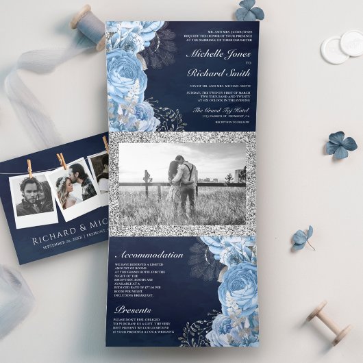 Rustic Dusty Blue Rozen Floral Photo Navy Wedding Drieluik Uitnodiging