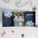 Rustic Dusty Blue Rozen Photo Navy Blue Wedding Drieluik Uitnodiging<br><div class="desc">Verrijk je gasten met deze elegant allemaal in één bruiloft,  met mooie bloemen,  bouquet met een afneembare RSVP-kaart. Voeg eenvoudig uw gebeurtenisdetails op deze makkelijk te gebruiken sjabloon toe en voeg deze kaart met uw favoriete foto's toe om tot het één-van-een-soort uitnodiging te maken.</div>