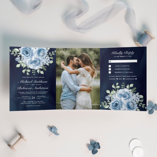 Rustic Dusty Blue Rozen Photo Navy Blue Wedding Drieluik Uitnodiging