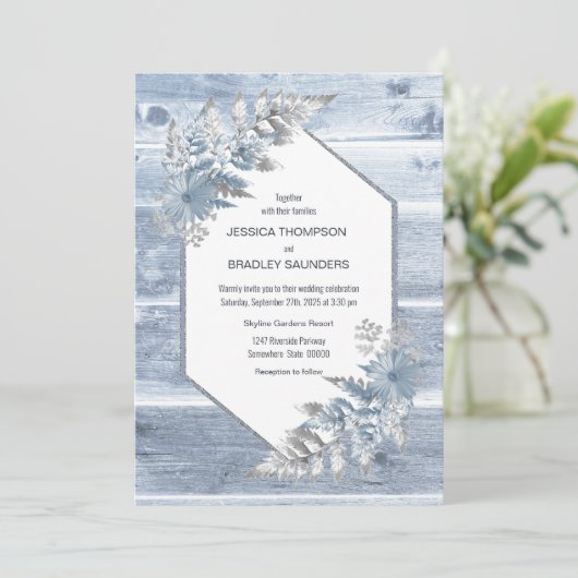 Rustic Dusty Blue Wood Botanical Wedding Kaart (Staand voorkant)