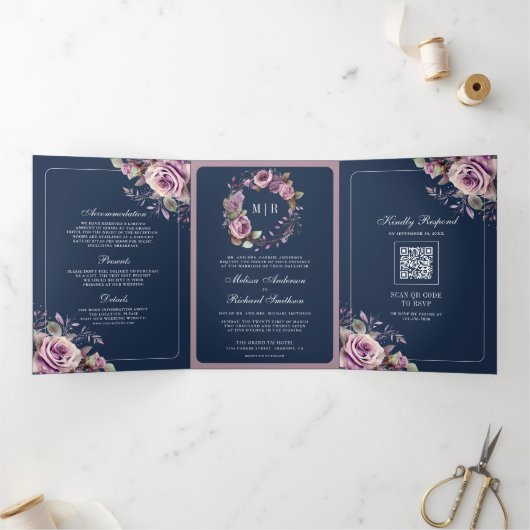 Rustic Dusty Paarse Floral Navy QR Code Weddenscha Drieluik Uitnodiging (Binnen)