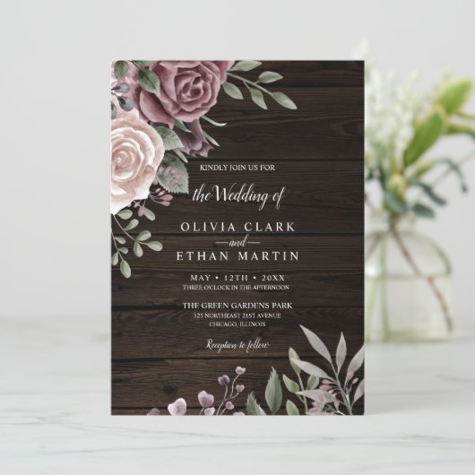Rustic Dusty Roos Floral Bouquet op Dark Wood Invi Kaart (Staand voorkant)