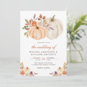 Rustic Earthy Dusty Peach Floral Pumpkin Wedding Kaart (Staand voorkant)
