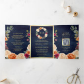 Rustic Earthy Floral Wreath QR Code Navy Wedding Drieluik Uitnodiging (Binnen)