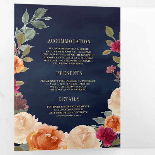 Rustic Earthy Floral Wreath QR Code Navy Wedding Drieluik Uitnodiging (Binnenzijde eerst)