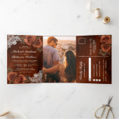 Rustic Earthy Oranje Dusty Terracotta Roos Wedding Drieluik Uitnodiging (Binnen)