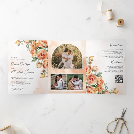 Rustic Earthy Peach Floral QR Code Wedding Drieluik Uitnodiging (Binnen)