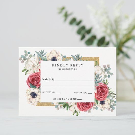 Rustic Elegant Red en Gold Floral White Wedding RSVP Kaartje (Staand voorkant)
