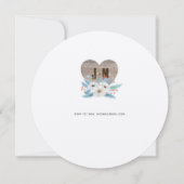 Rustic Engraved Wood Heart Monogram Floral Herfst Kaart (Achterkant)