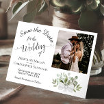 Rustic Eucalyptus Calligrafie & fotobruiloft Save The Date<br><div class="desc">Deze prachtige bruiloft Save the Date-kaart is uitgerust met een roesterig boho-chic-ontwerp met lacy script-kalligrafie en een cluster van handbeschilderde waterverf eucalyptusbladeren en groen in tinten, moss en sage green. Er is ruimte voor je foto, de naam van het paar en de trouwlocatie. Deze kaart is elegant, stijlvol en chic...</div>