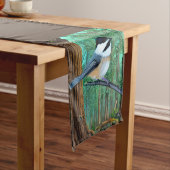 Rustic Evergreen Pine Chickadee Korte Tafelloper (Voorbeeld)