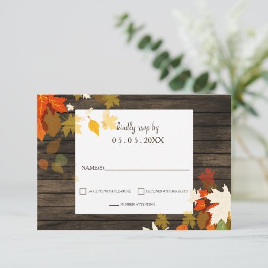 Rustic Fall leaves Barn Wood Fall Wedding rsvp Kaart (Staand voorkant)