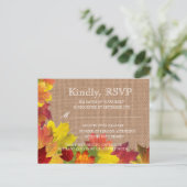 Rustic Fall Leaves Burlap Wedding RSVP Uitnodiging Briefkaart (Staand voorkant)