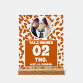 Rustic Fall Leaves Foto Trouwtafel Nummer Acryl Bord (Voorkant)