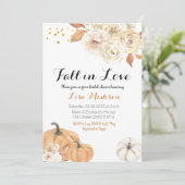 Rustic Fall Pumpkin Fall in Love Bruidsuitnodiging Kaart (Staand voorkant)