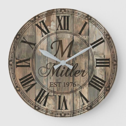 Rustic Family Monogram Wall Clock | Wood-Look  Grote Klok (Voorkant)