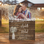 Rustic Farmhouse Baby's Breath Jar Wedding Kaart<br><div class="desc">Rustic Farmhouse String Lights en Jar of Baby's Breath Wedding Invitations on Wood background - inclusief prachtige en elegante scripttypografie met modern Country Boerderij House Sparkle voor de speciale huwelijksdag.</div>