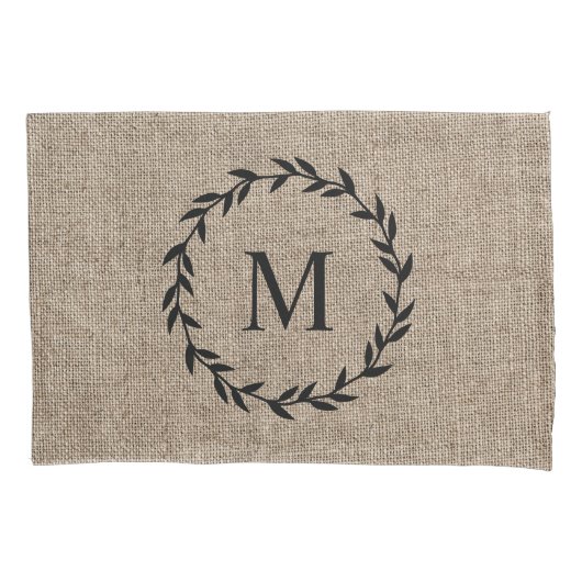 Rustic Farmhouse Burlap Laurel Wreath Monogram Kussensloop (Voorkant)