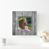 Rustic Farmhouse Gray Wood Aangepaste foto Vierkante Klok (Huis)