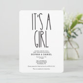 Rustic Farmhouse Het is een meisje Baby shower Inv Kaart (Staand voorkant)