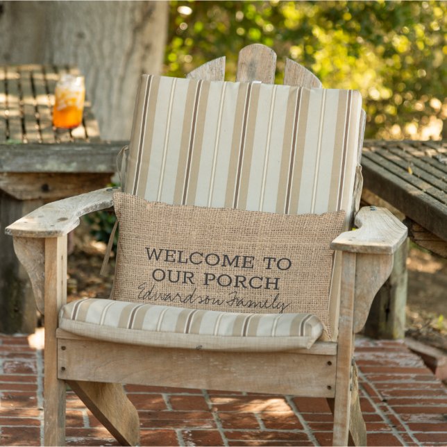 Rustic faux burlap welcome porch family name buitenkussen (Stoel)