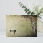 Rustic Fence Post and Wildflower Country Wedding RSVP Kaartje (Staand voorkant)