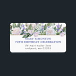 Rustic Floral 70th Birthday Party Return Address Etiket<br><div class="desc">Zeer blauw en wit floral botanical return address label voor je 70ste verjaardagsfeest. Witte rozen en kleine blauwe bloemen worden in diepe groene bladeren genaaid. Een beschrijving van de partij is blauw, is het adres in donkergrijs. Dit punt maakt deel uit van het 70e Witte Blauwe Floral collectie van de...</div>