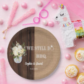 Rustic Floral Burlap Barn WE DOEN NOG STEEDS Barbe Papieren Bordje (Feest)