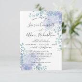 Rustic Floral Dusty Blue & Paars Wedding Invitat Kaart (Staand voorkant)