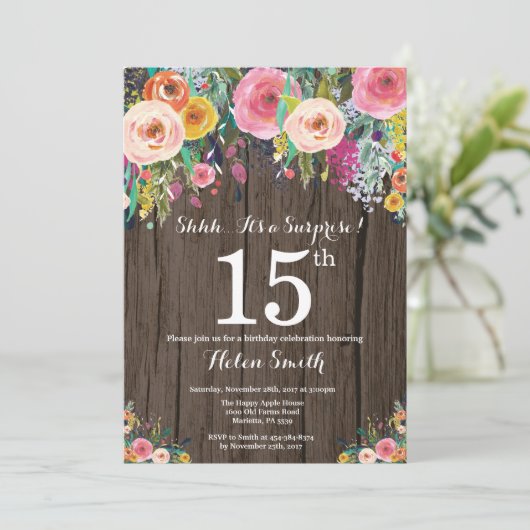 Rustic Floral Surprise 15e verjaardag Uitnodiging (Staand voorkant)