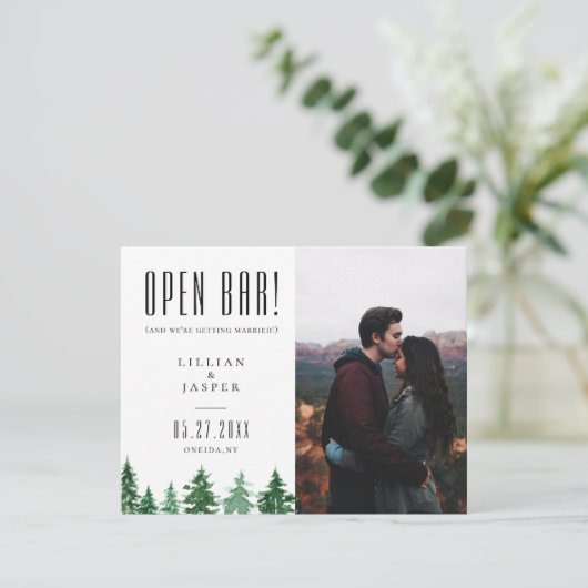 Rustic Forest OPEN BAR Save the Date Humor Aankondiging (Staand voorkant)
