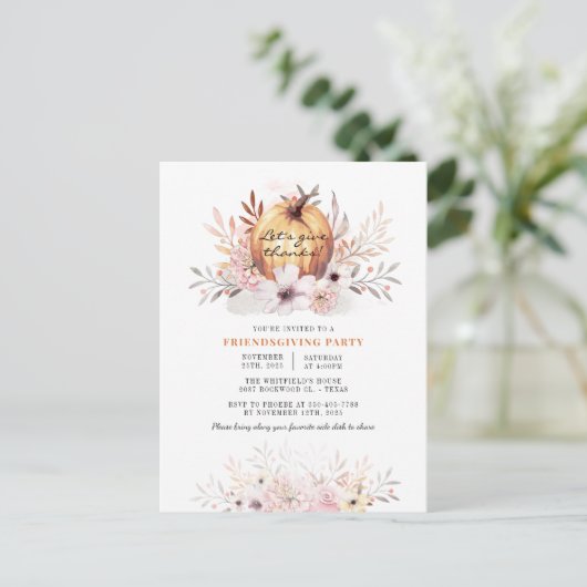 Rustic Friendsgiving Floral Fall Leaves Pumpkin Uitnodiging Briefkaart (Staand voorkant)