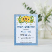 Rustic Gingham Sunflower Couple Shower Invitation Briefkaart (Staand voorkant)