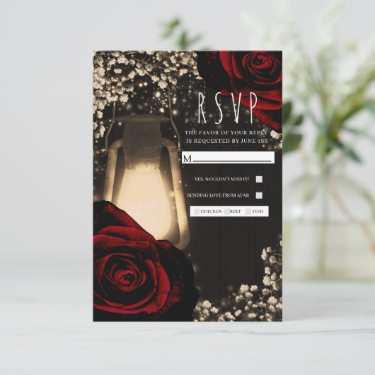 Rustic Glow Lantern en Dark Red Roses Wedding RSVP (Staand voorkant)