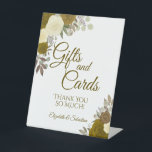 Rustic Gold Boho Chic Floral Gifts & Cards Wedding Reclamebord Met Voetstuk<br><div class="desc">Dit mooie voetstuk zal je trouwgasten laten weten waar ze hun cadeautjes en kaarten moeten achterlaten. Hij is uitgerust met een roestachtig boho floral design met handbeschilderde waterverf rozen in geel en goud. Er is een korte boodschap van dank,  samen met de namen van het stel.</div>
