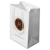 Rustic Gold Monogram Groomsmen Medium Cadeauzakje (Achterkant Gekanteld)