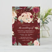 Rustic Gold Peach Floral Pumpkin Burgundy Wedding Kaart (Staand voorkant)