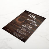 Rustic Gold Wine Glass Wood 70e verjaardag Folie Uitnodiging (Gedraaid)