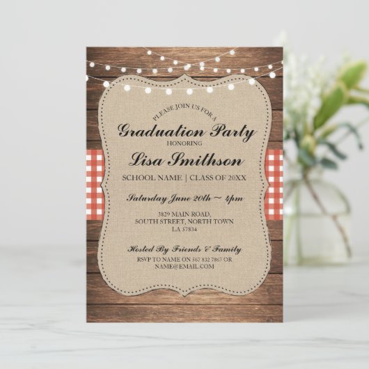 Rustic Graduation Party Red Check Wood Invite Kaart (Staand voorkant)