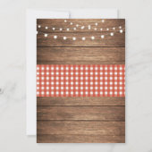 Rustic Graduation Party Red Check Wood Invite Kaart (Achterkant)